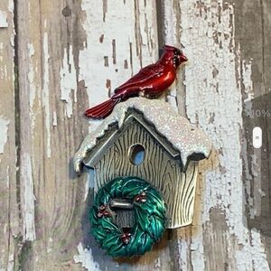Vintage JJ Christmas Cardinal
Birdhouse Brooch Pin Jonette